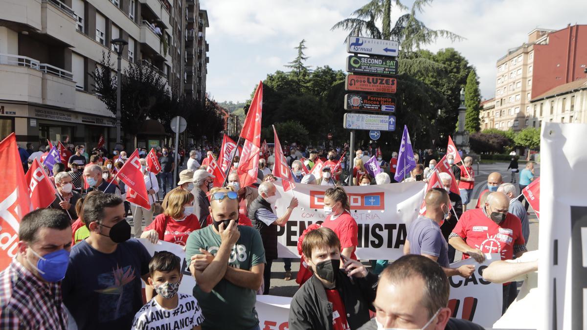 Manifestación en defensa de la industria asturiana en Langreo