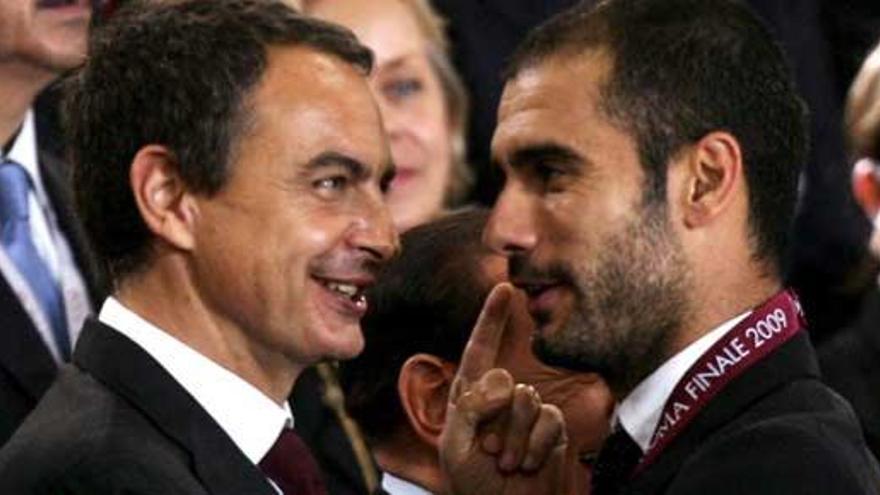 Zapatero felicita a Guardiola tras ganar la Champions en 2009.