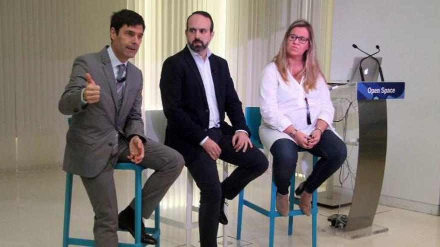 De izquierda a derecha, David Carrasco, Manolo Moure y Yolanda de la Cruz, durante la presentación.