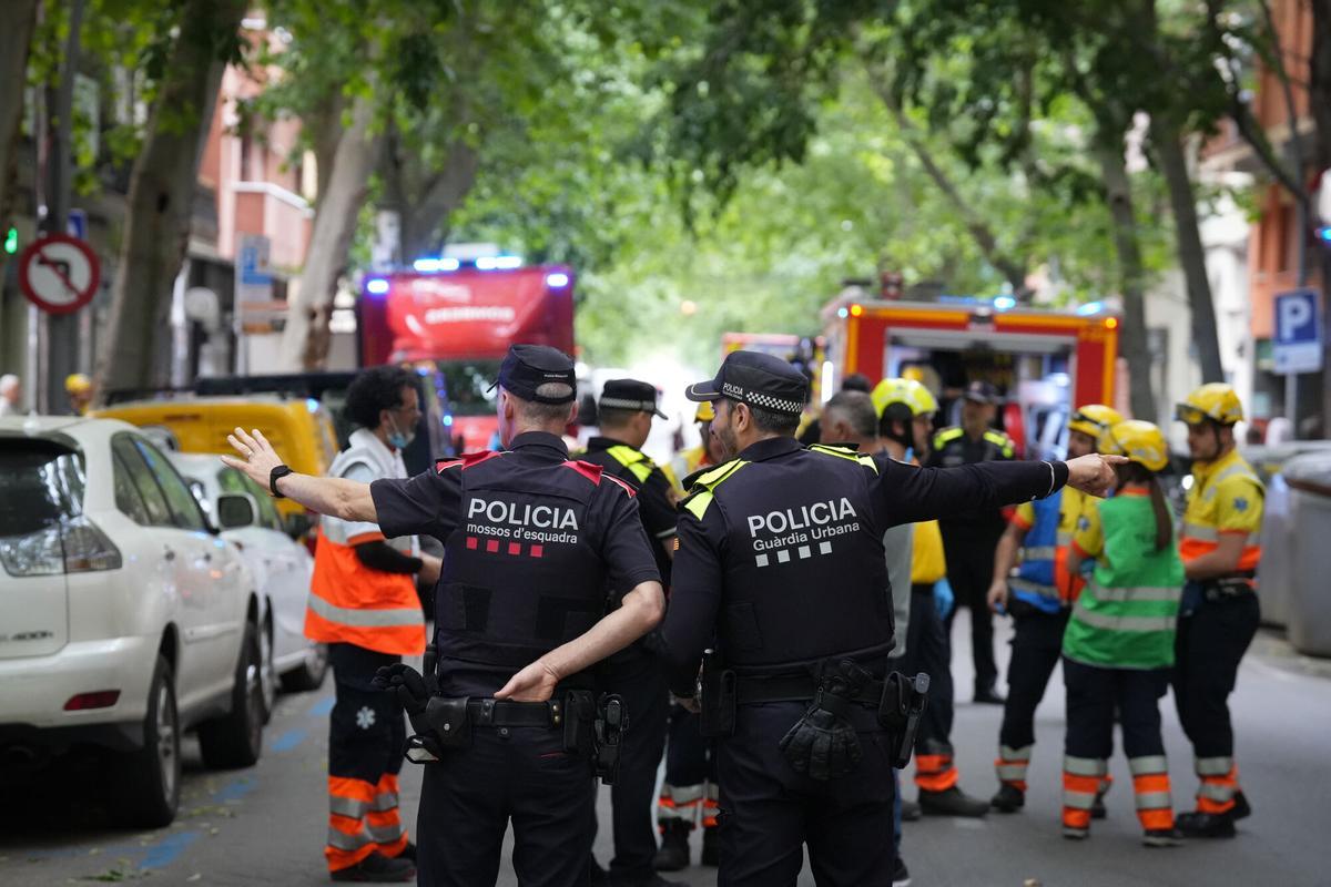 Servicios de emergencias trabajan en el edificio donde se ha producido la explosión, a 12 de mayo de 2026, en Barcelona, Catalunya (España). Servicios de emergencias trabajan en el edificio donde se ha producido la explosión, a 12 de mayo de 2026, en Barcelona, Catalunya (España).