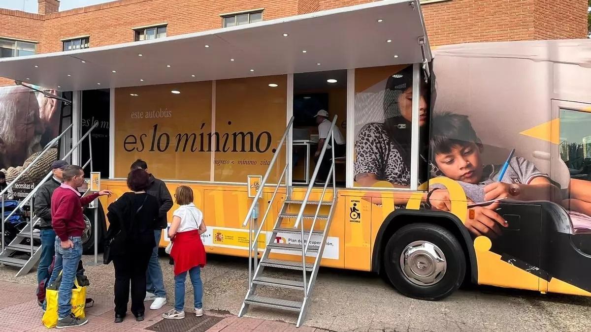 Autobús informativo del Ingreso Mínimo Vital.