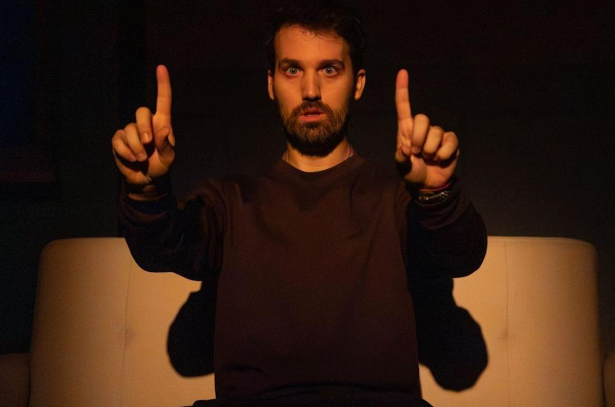Samuel Vázquez (Fran), en la obra ¿Estás ahí?, en Teatros Luchana.