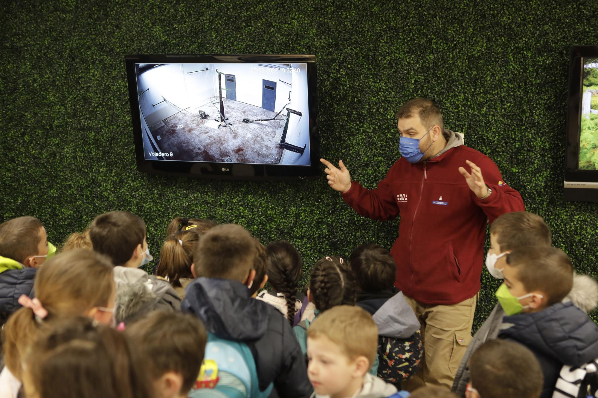 Visitas escolares al hospital de recuperación de fauna silvestre de Ladines, en Sobrescobio