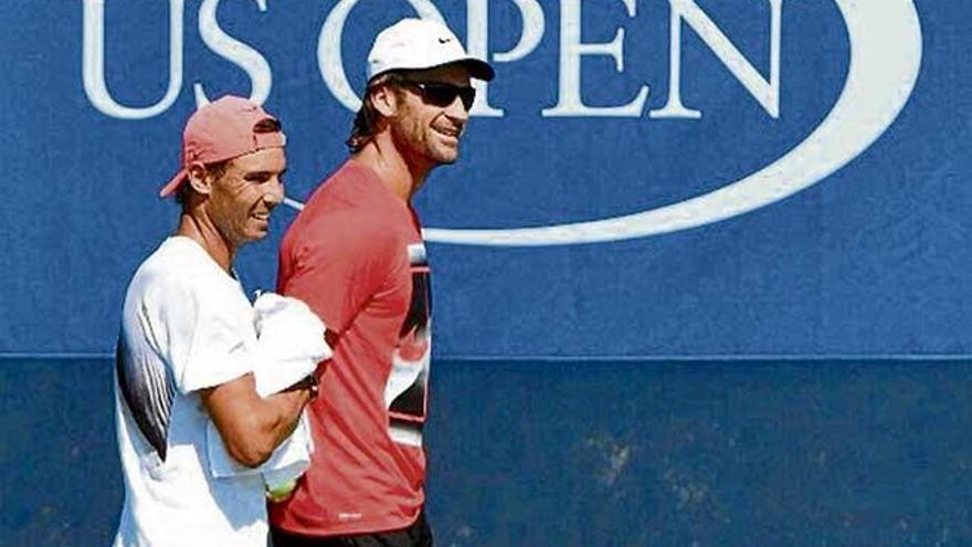 Carlos Moyá y Rafel Nadal, durante un entrenamiento en el pasado US Open.