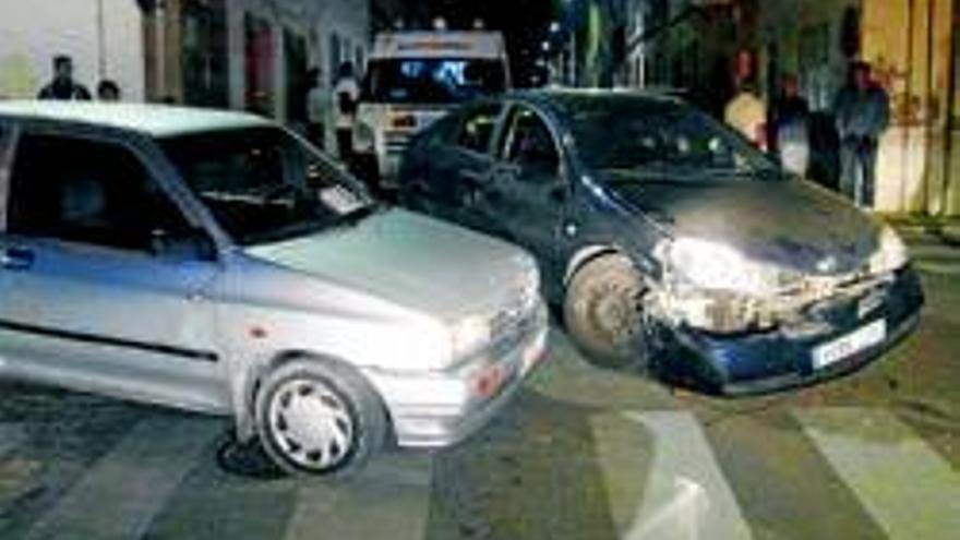 Seis heridos leves en la colisión entre dos coches