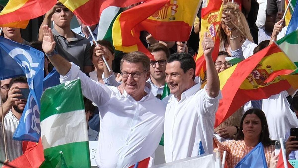 Feijóo y Moreno, en un acto del PP en la plaza de la Constitución de Málaga el pasado octubre.