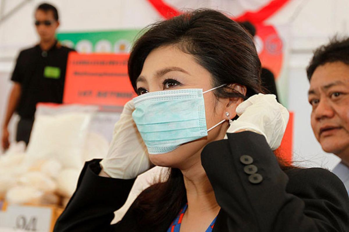 La primera ministra tailandesa, Yingluck Shinawatra, presideix la destrucció de narcòtics, confiscats per la policia i valorats en més de 174 milions d’euros, a Bang Pa-In (Tailàndia).