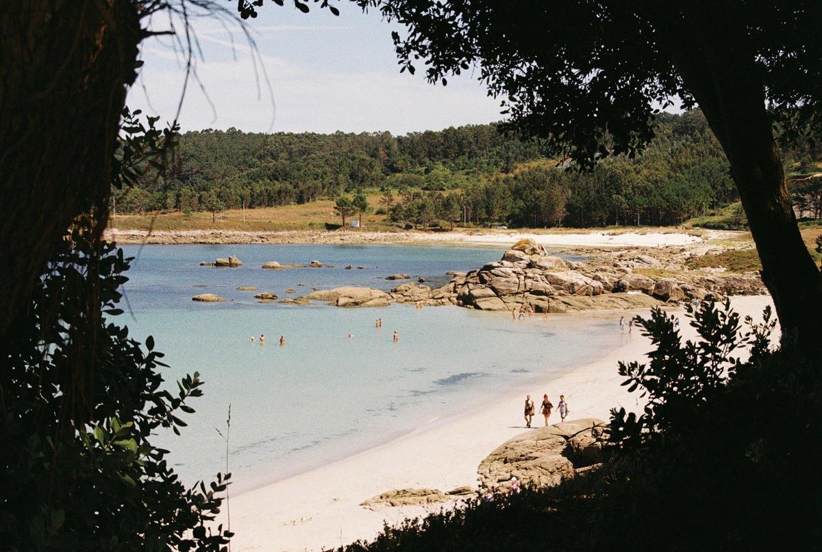 Playas cristalinas a lo largo del Camino de los Faros.