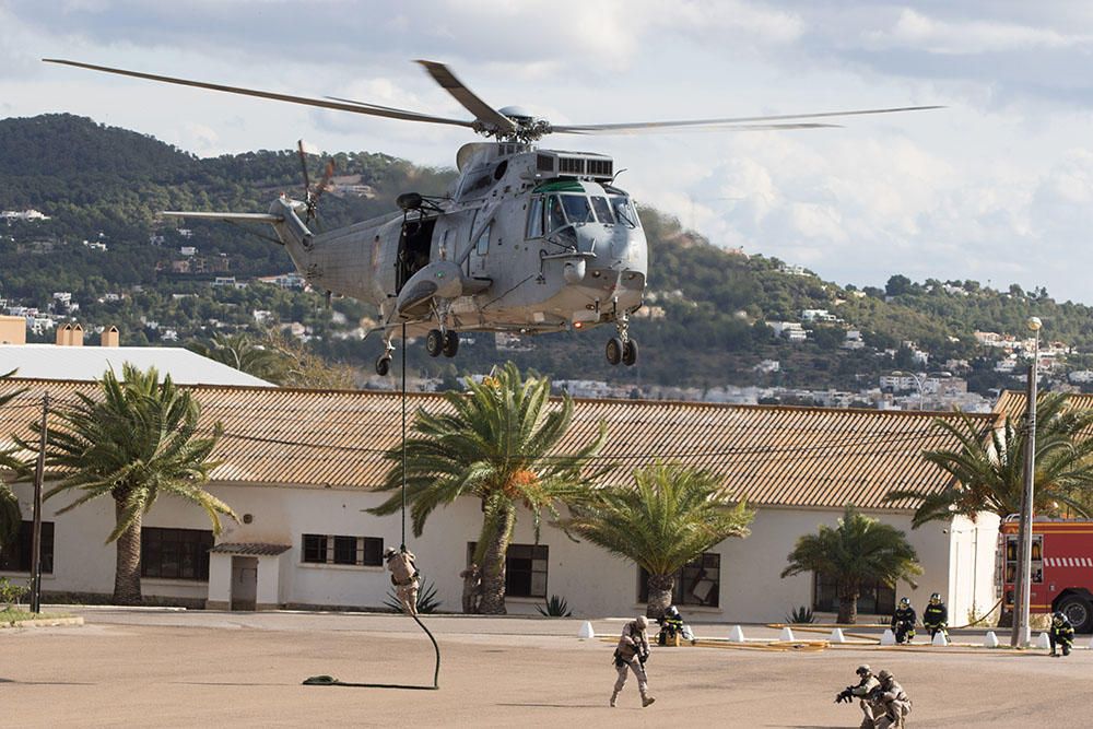 La Infantería de Marina toma Ibiza