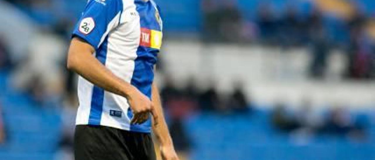 El goleador del Hércules Carlos Martínez lamenta una ocasión desperdiciada ante el Alcoyano el pasado sábado en el Rico Pérez.