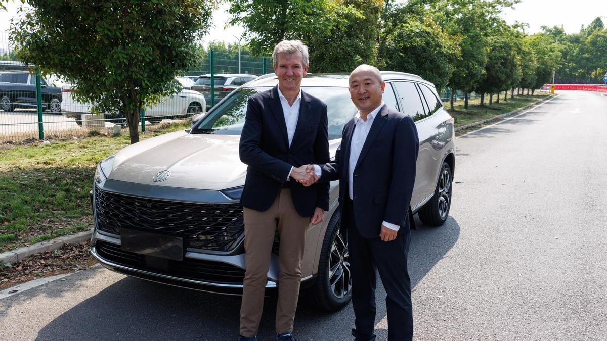 Rueda, en la fábrica de SAIC en Zhengzough El presidente de la Xunta de Galicia, Alfonso Rueda en su visita a la fábrica de baterías de SAIC Motor donde probaron varios de los vehículos del grupo empresarial chinés. Fábrica de SAIC Motor (Zhengzhou), 25/04/26
