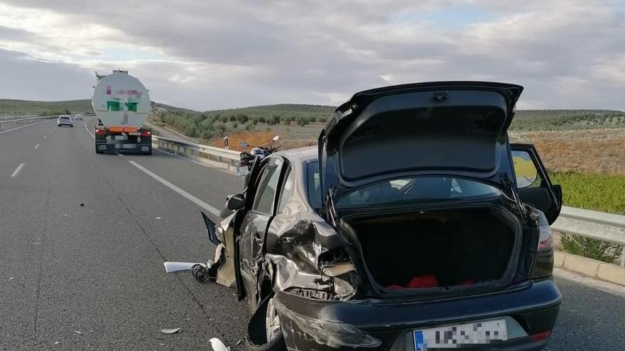 Una persona herida en una colisión entre un coche y un camión en la A-45