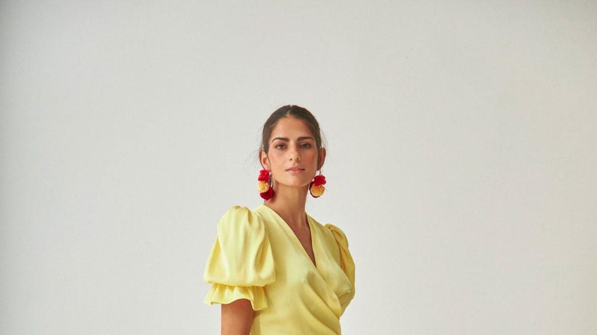 Vestido amarillo de Coosy (precio: 135 euros)