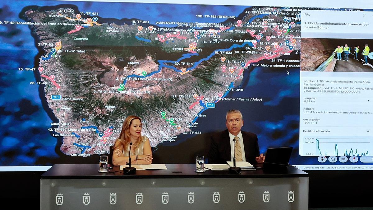 Rosa Dávila uy Dmaso Aretaga durante la presentación del programa estratégico de carrteras 2026-2029