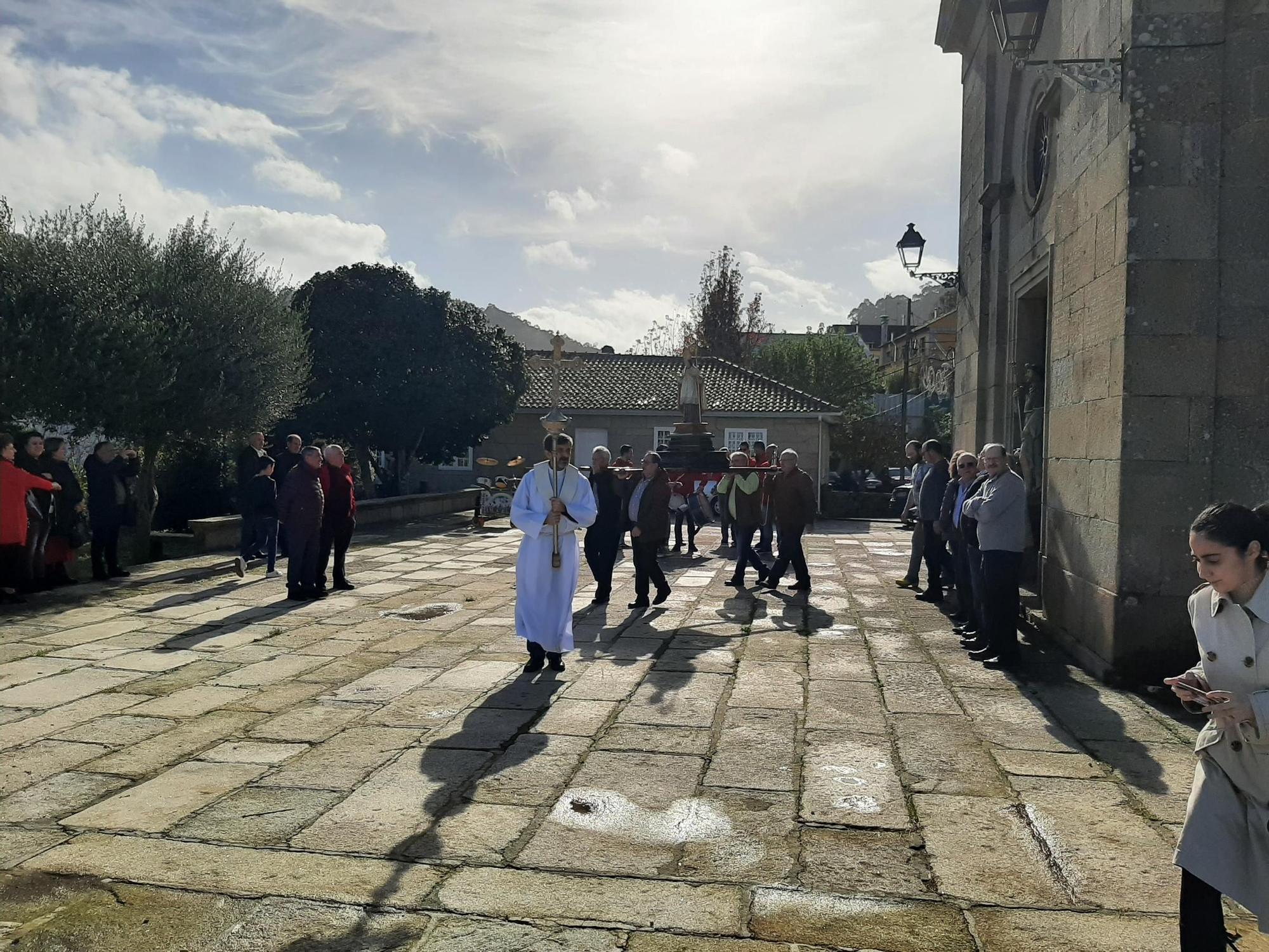 Las procesiones por el San Martiño de Moaña y Bueu aprovechan la tregua de la lluvia