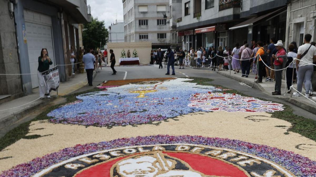Alfombra floral en Ponteareas durante el Corpus.