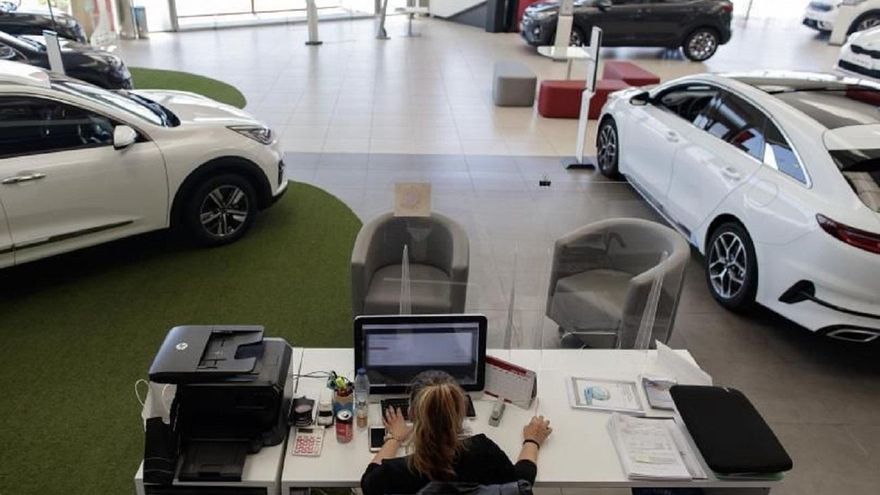 Las ventas de coches suben un 22% pero siguen lejos del nivel de la prepandemia