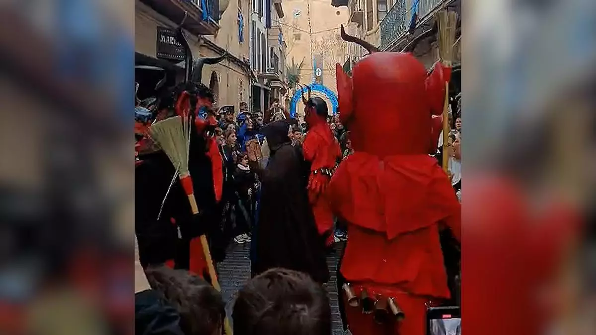 Así ha sido la salida de los 'dimonis' de sa Pobla