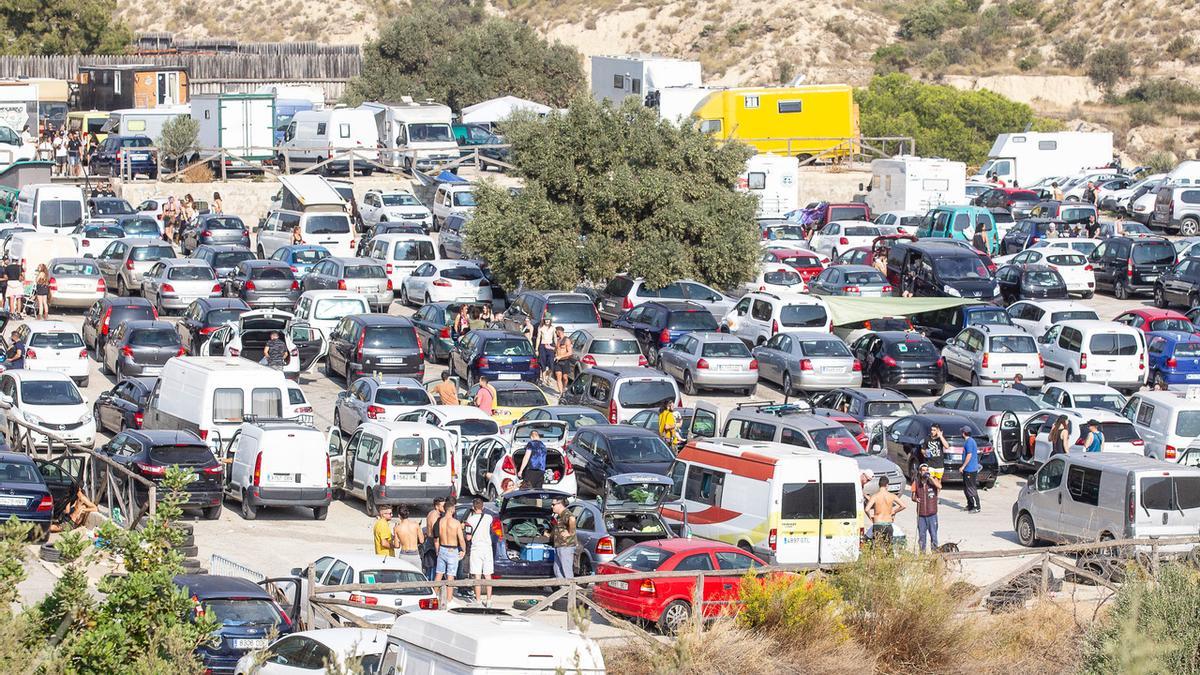 Gran despliegue policial por una fiesta ilegal con más de 1.000 personas en El Campello