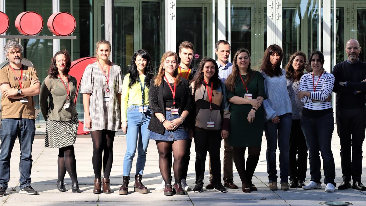 Foto de grupo del equipo de investigación dirigido por la extremeña Guadalupe Sabio, quinta por la derecha de la imagen.