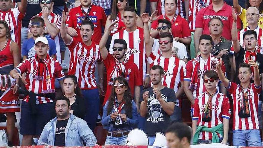 Iñaki Williams, durante el partido del pasado mes de agosto en El Molinón entre el Sporting y el Athletic.