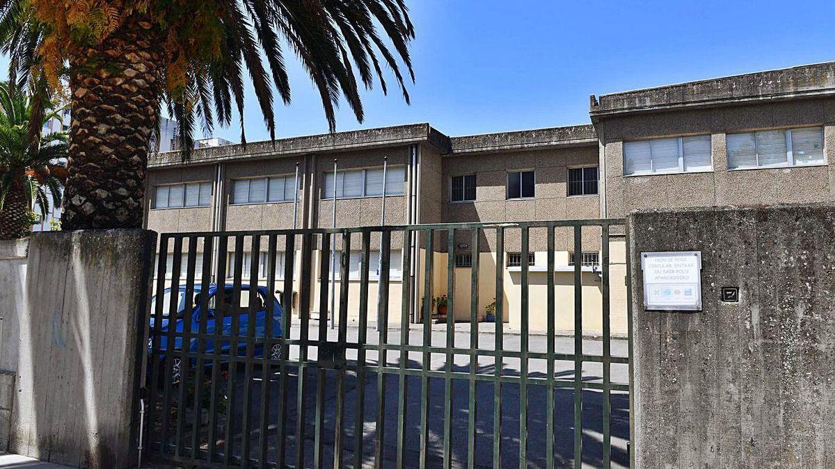 Entrada del colegio Salgado Torres.