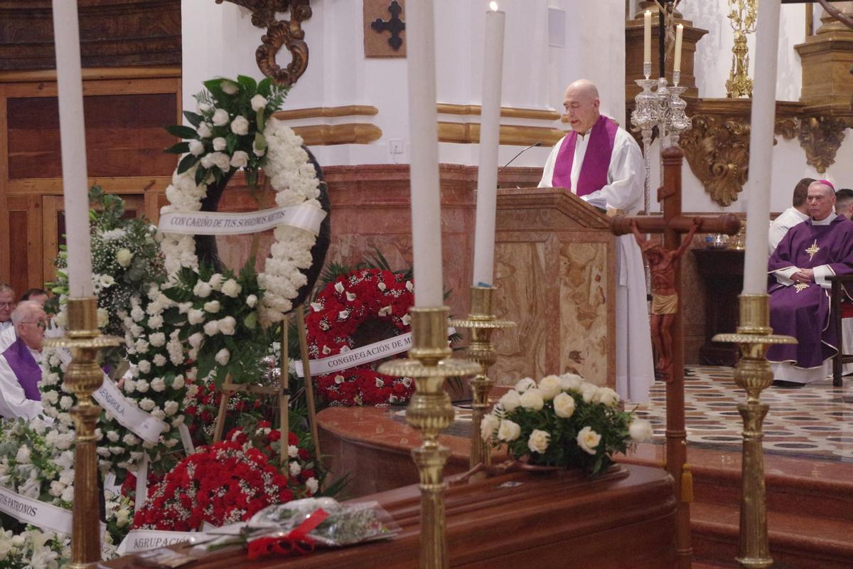 El funeral del sacerdote Manuel Ángel Santiago, en imágenes El funeral del sacerdote Manuel Ángel Santiago, en imágenes
