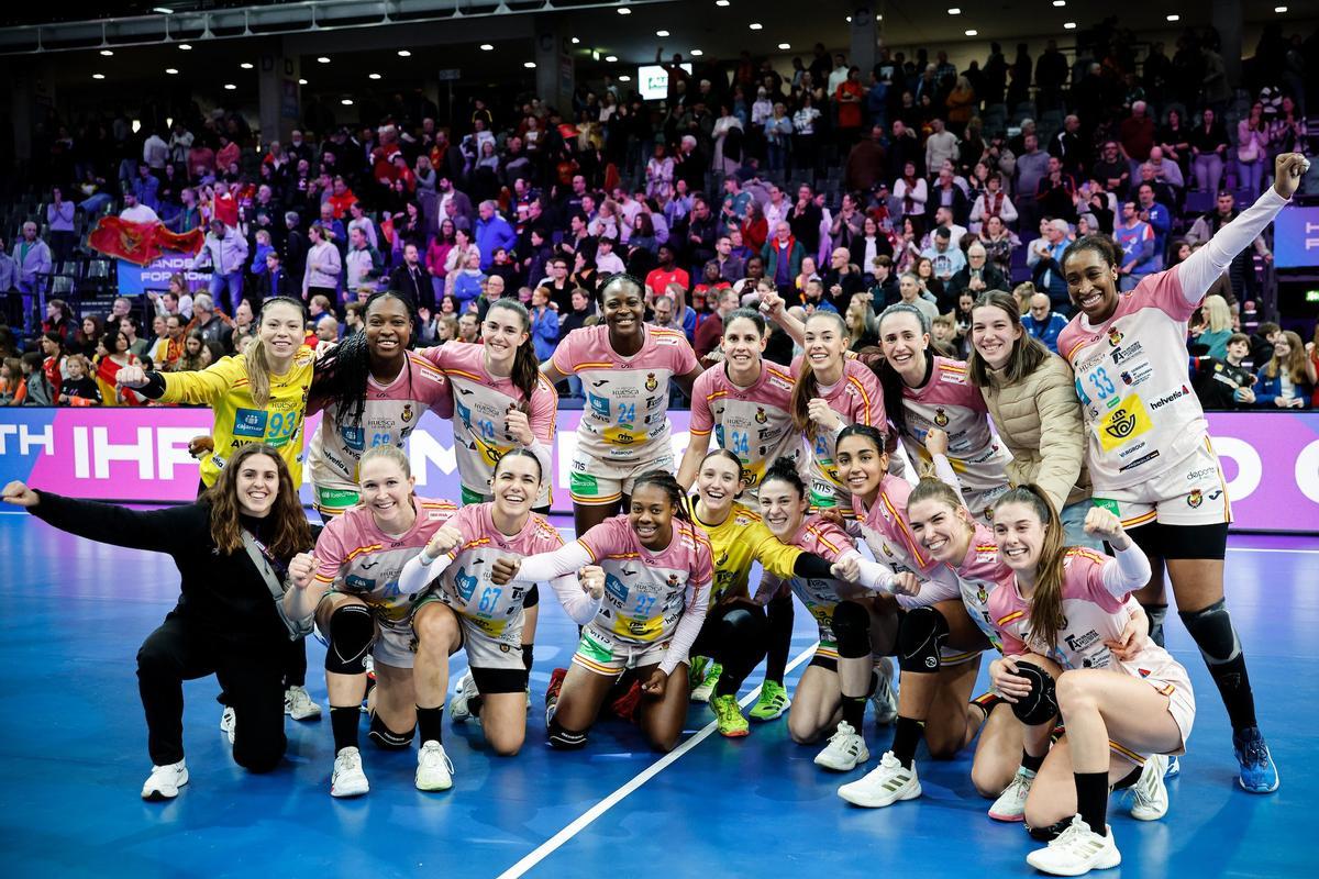 Las Guerreras celebran el pase a la siguiente ronda del Mundial