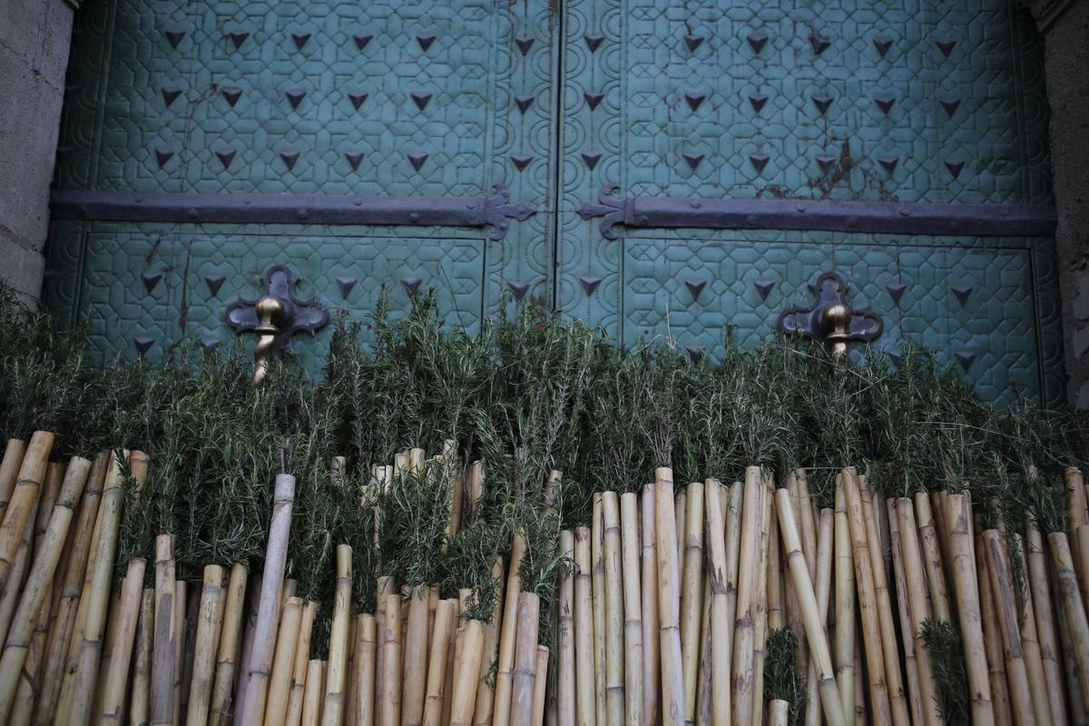 La tradición recuerda las ayudas milagrosas que la Santa Faz ha tenido con la ciudad de Alicante a lo largo de los últimos siglos.