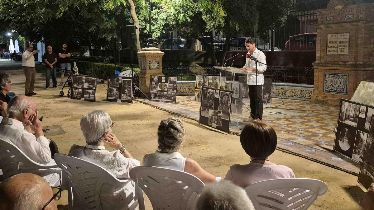 Fernando Priego interviene en el acto del centenario de la glorieta Plus Ultra de Cabra.