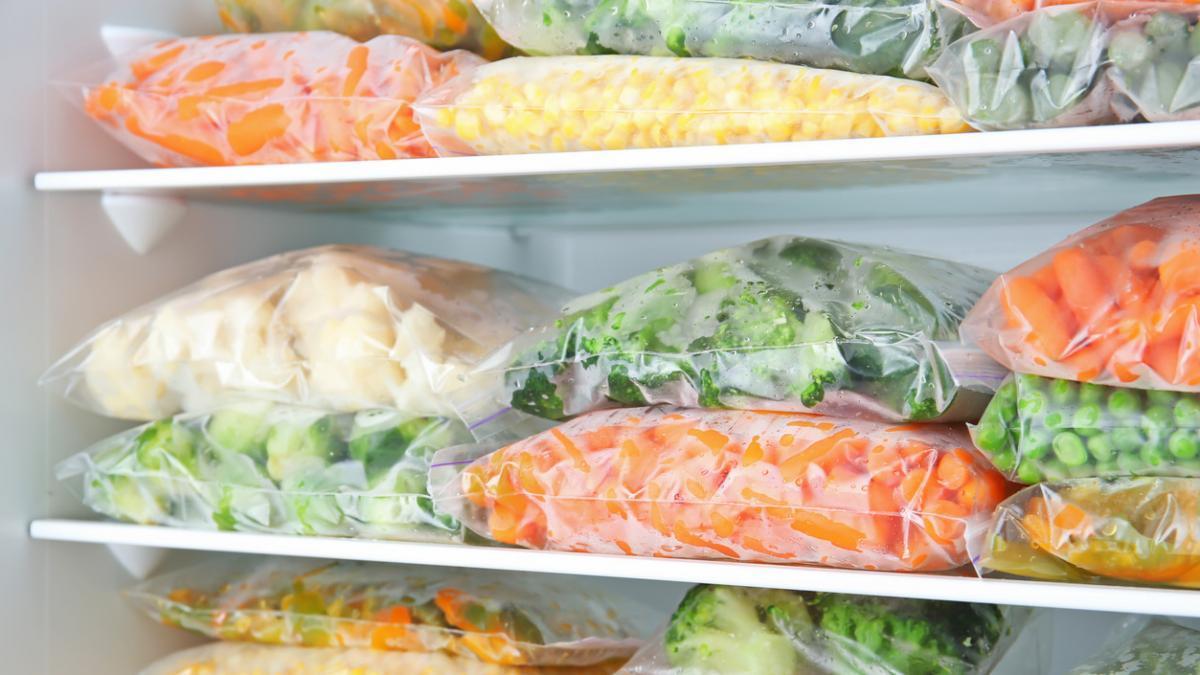 Alerta alimentaria: los expertos advierten de los graves peligros de congelar ESTOS alimentos