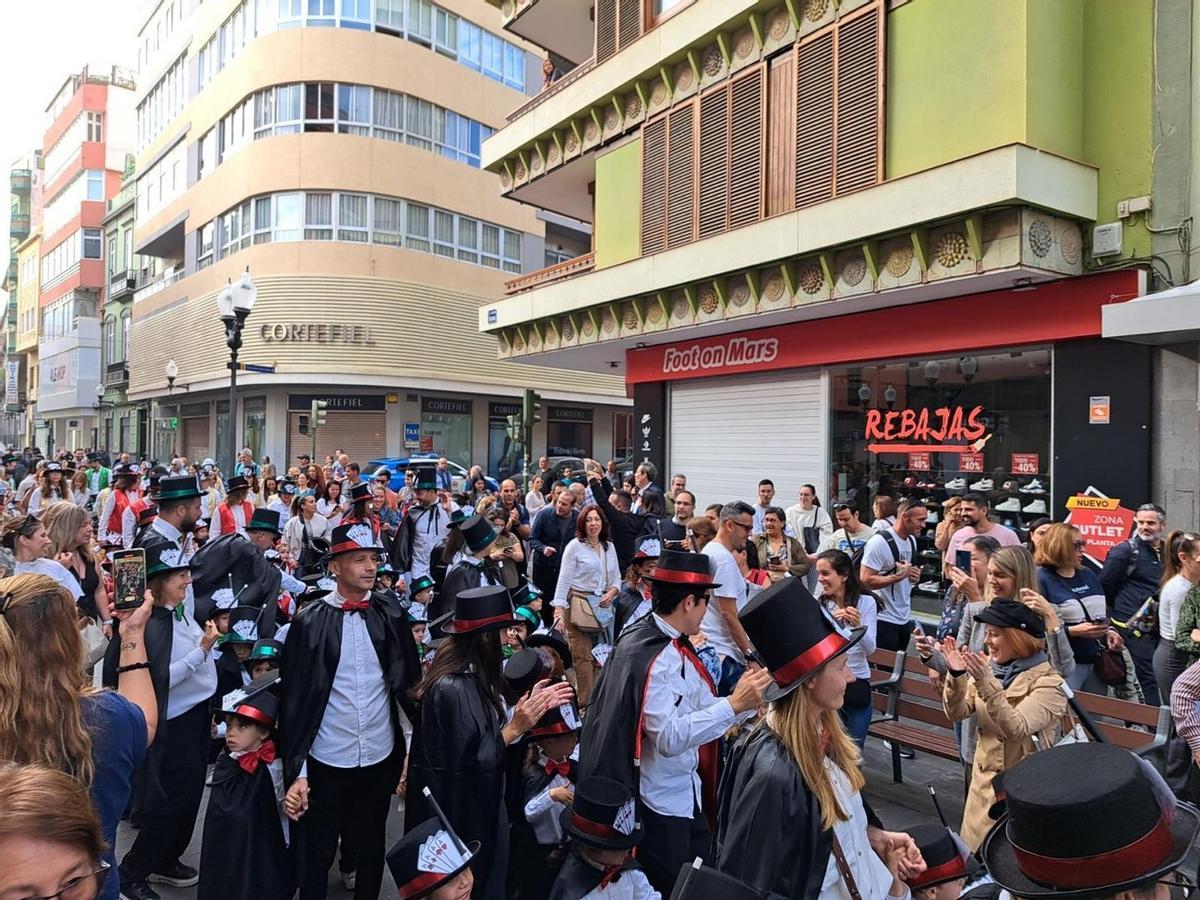 Triana, a ritmo de la 'Batucada Ilusión de Salesianos Las Palmas': ¡el Carnaval ya está en la calle!.