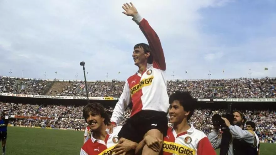 Johan Cruyff fichó por el Feyenoord a los 36 años para vengarse de los dirigentes del Ajax