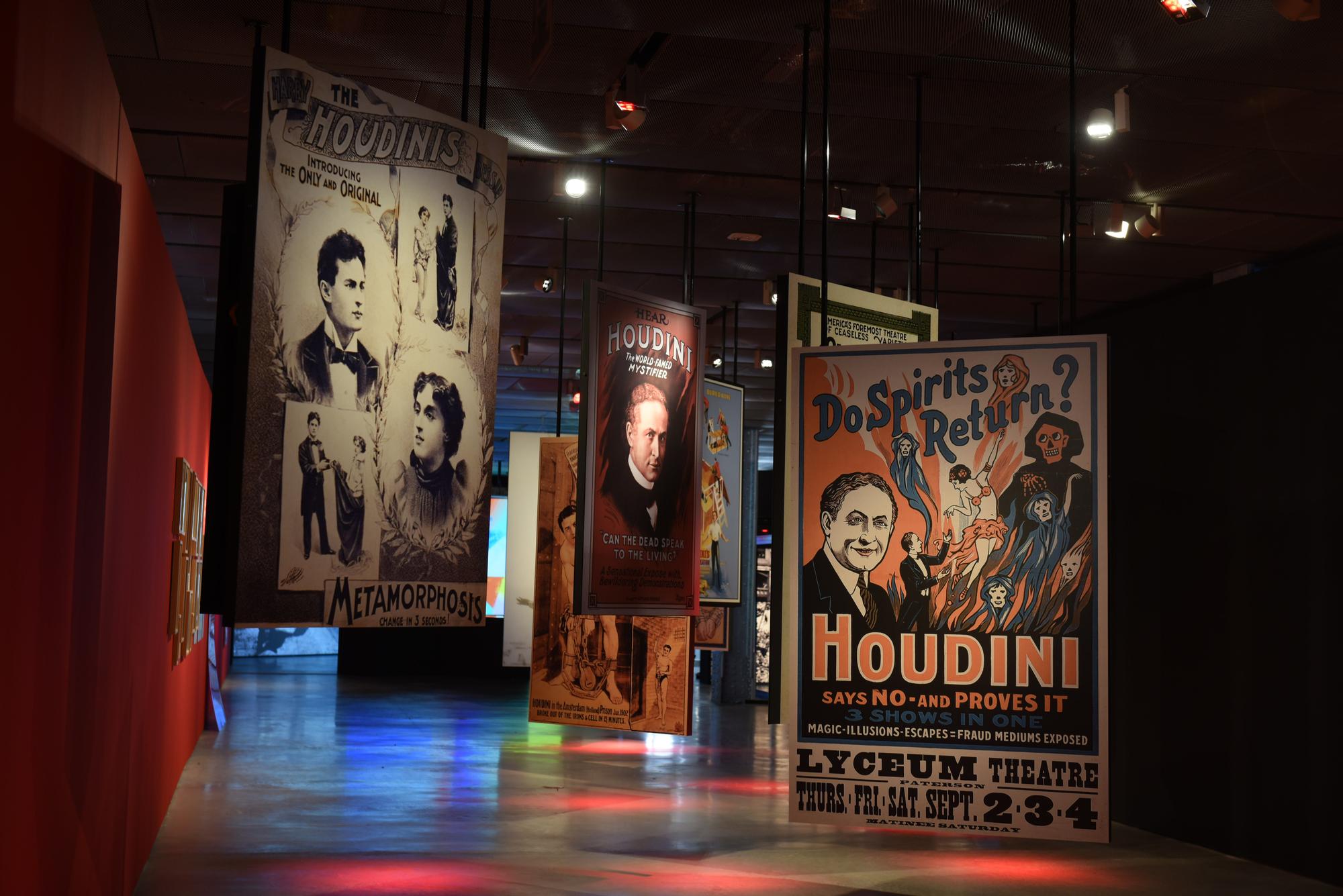 FOTOGALERÍA /  ‘Houdini, las leyes del asombro’