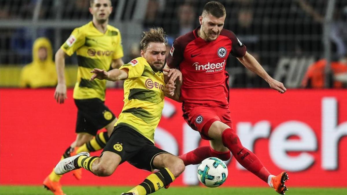 El Dortmund aleja al Frankfurt de los puestos de Champions