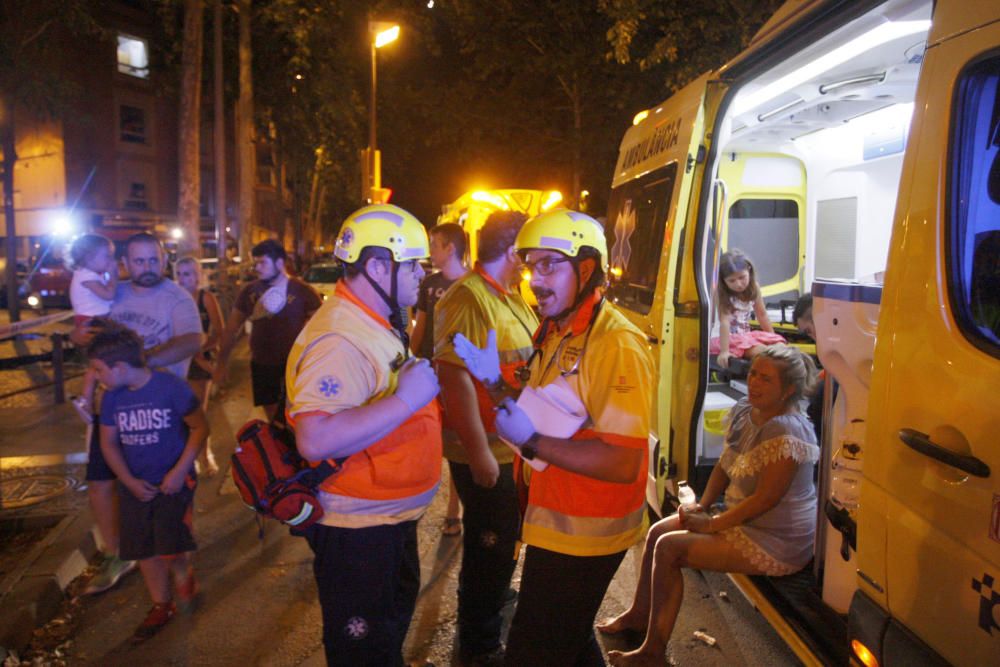 Un cotxe perd el control i atropella nou persones d'una terrassa de Girona