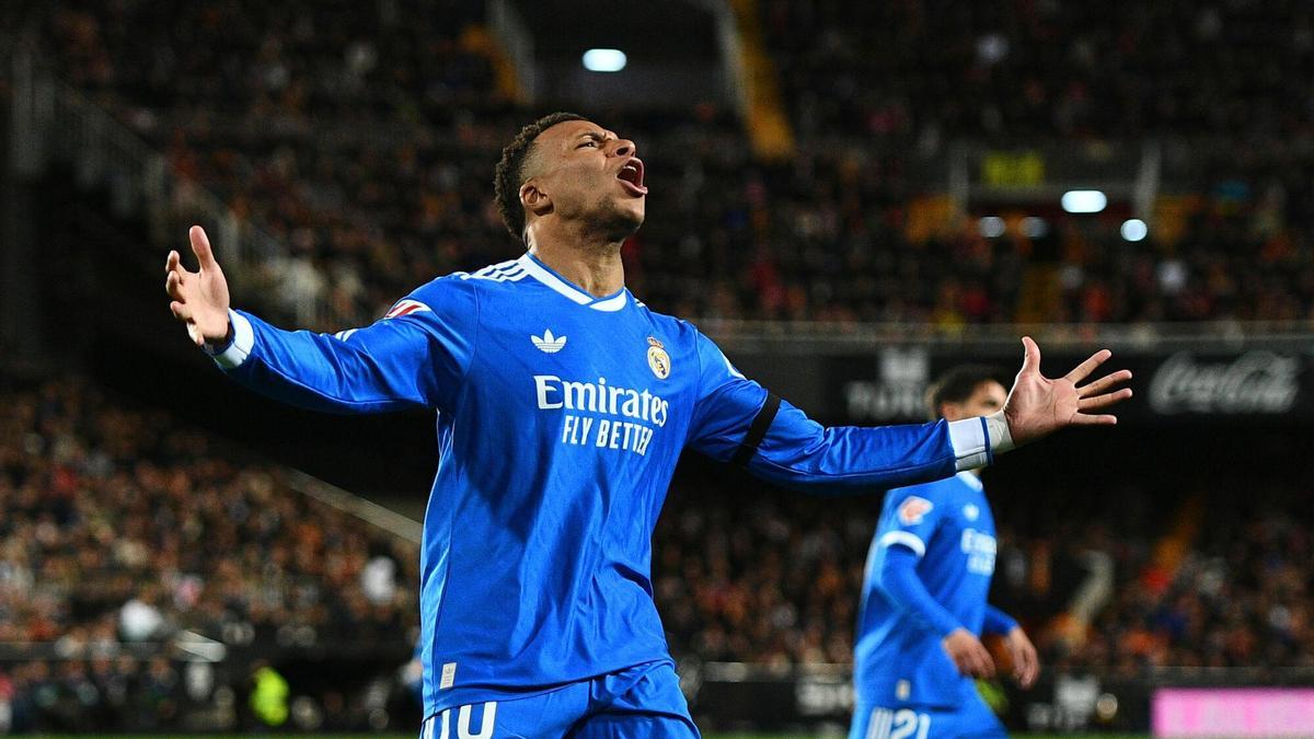 Mbappé se mofó del árbitro durante el descanso: "Très le buffon"