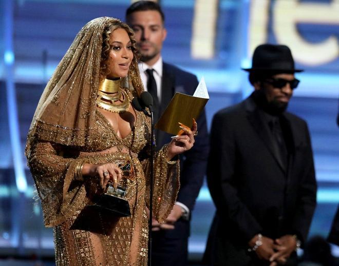 Beyoncé durante su discurso en los Grammy 2017