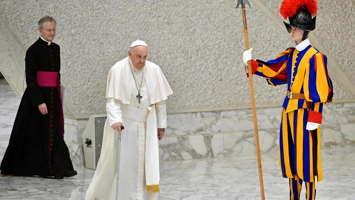 El Papa Francisco encabeza su audiencia general semanal en el Vaticano.