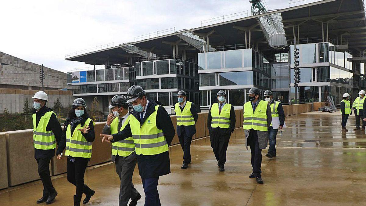 Visita del conselleiro de Educación y los rectores, ayer, al Edificio Fontán, en el Gaiás.