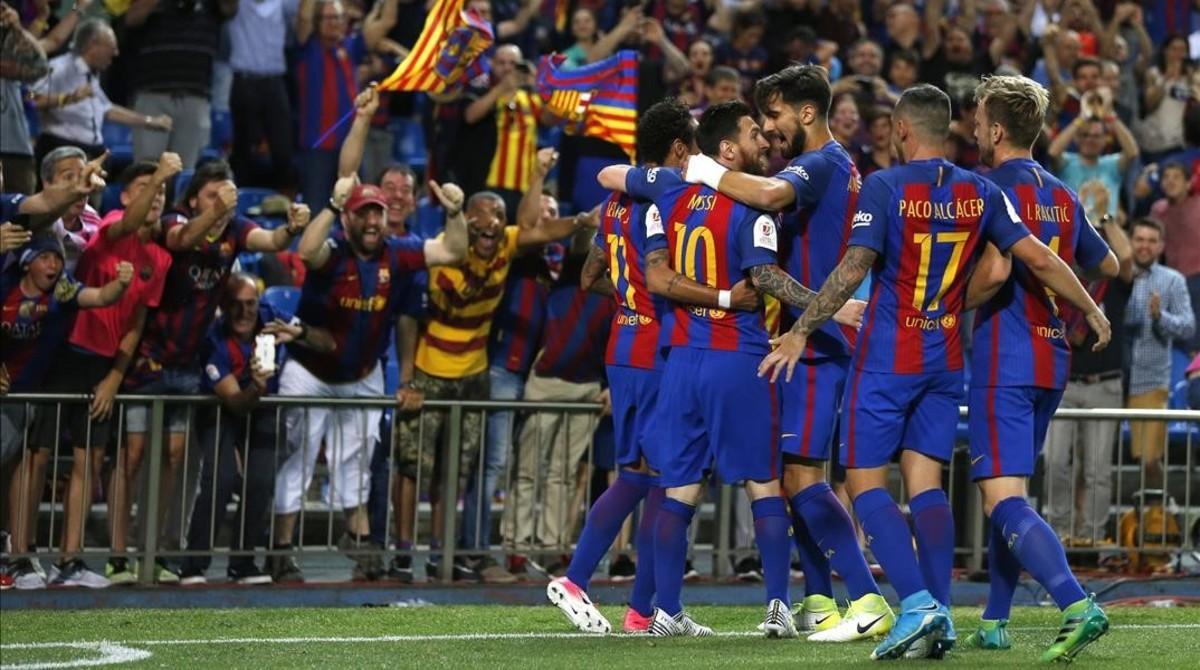 zentauroepp38642789 barcelona s lionel messi  second left  celebrates celebrates170527222255