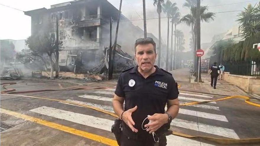 Manuel Gallardo, tras rescatar con un guardia civil a cuatro niños y a una mujer en el incendio en Can Picafort: "Estaban muy asustados porque había mucho humo y no podían salir"