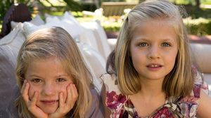 Els Reis trien una imatge d’un gravat del portal de Betlem, i els Prínceps, una foto de les seves filles.