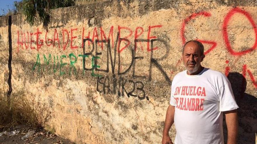 Un cacereño inicia una huelga de hambre para pedir su restitución laboral