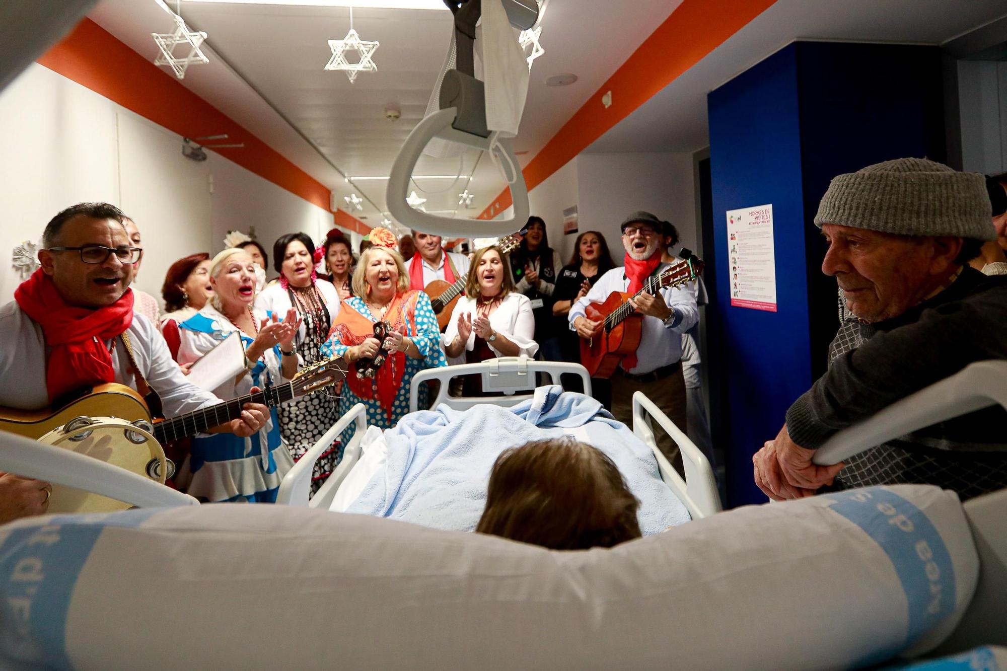 Galería: Alegría rociera en el hospital de Ibiza
