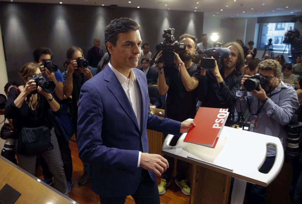 Sánchez renuncia a su acta de diputado