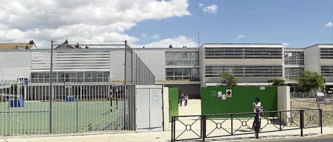 Entrada principal del colegio Ciudad de Mérida.