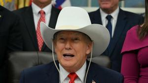 La moda de disparar als morts