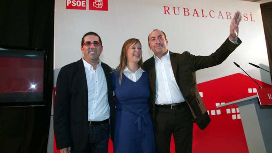 Federico Buyolo, Leire Pajín y Alejandro Soler, saludando en el mitin de ayer en Elche.