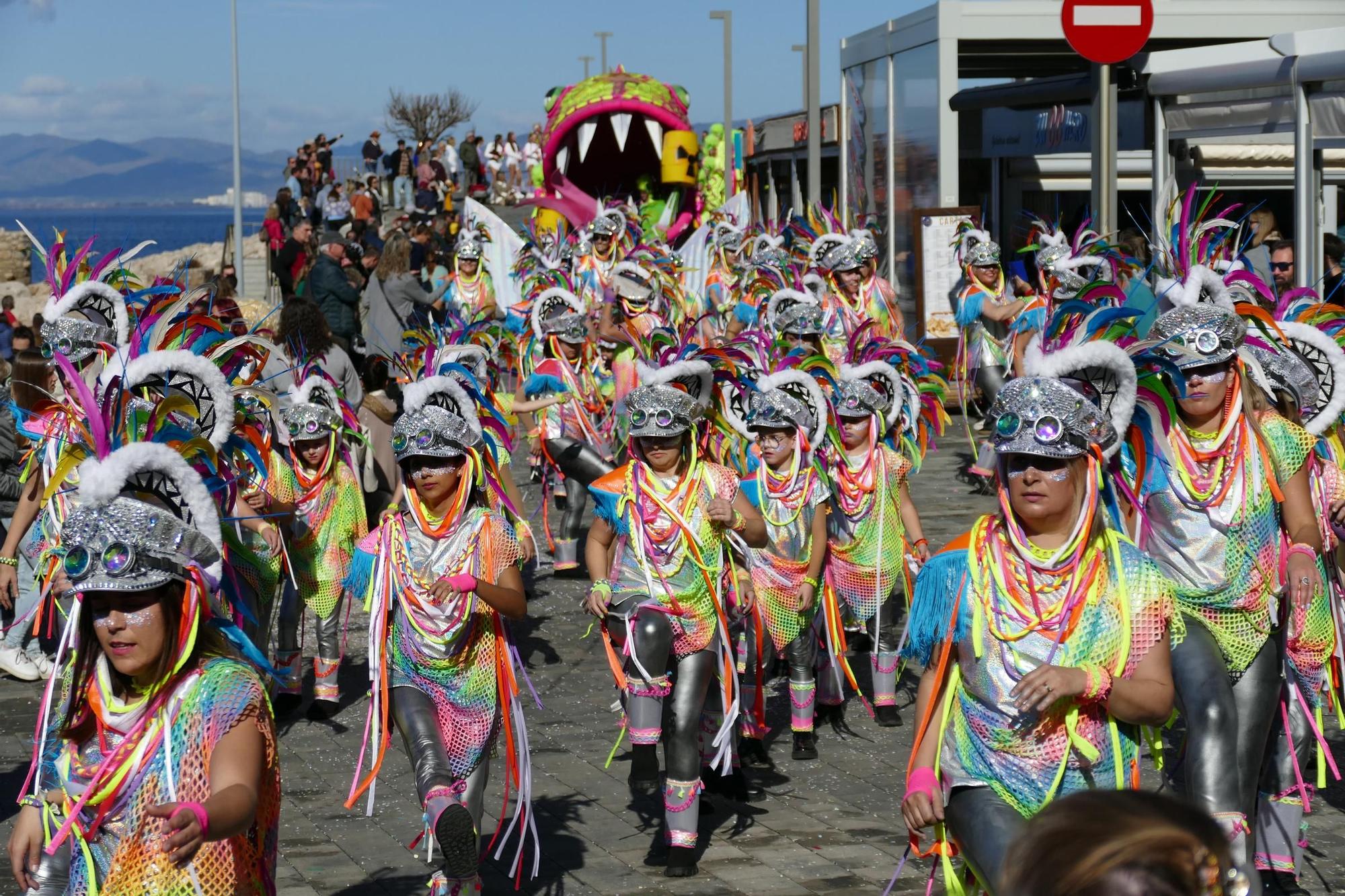 L'Escala s'acoloreix amb la rua de carnaval